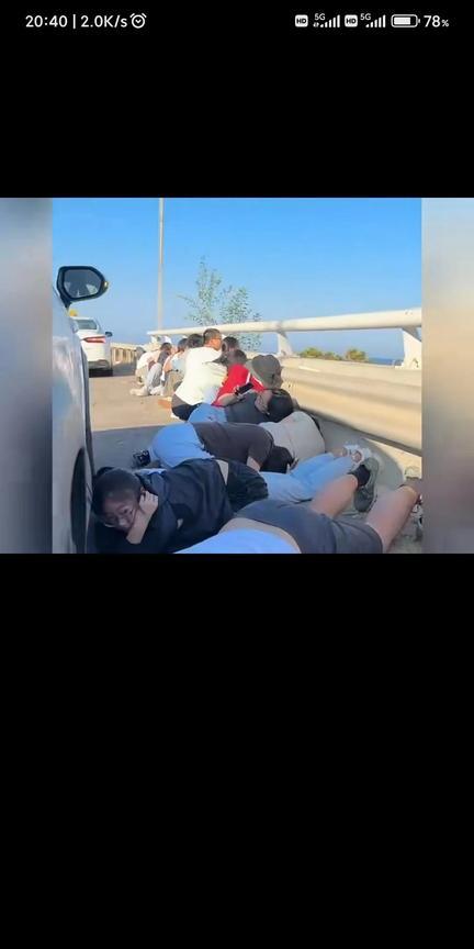 这个女生应该是真的害怕
在以色列工作的华人拍的
他们在撤侨过程中刚好有导弹从他们