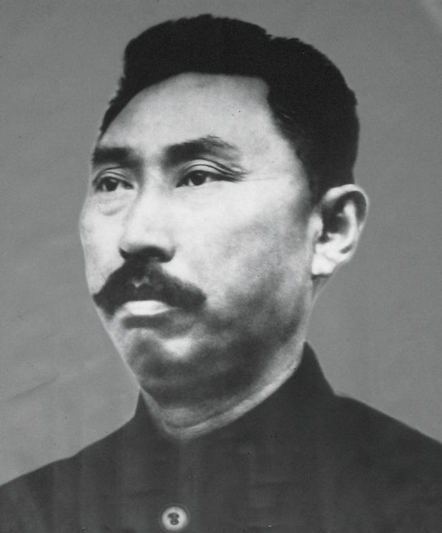 1909年，陈榘珍带领清兵入藏，藏官彭措见他目不转睛的盯着一位藏族少女，小心试探