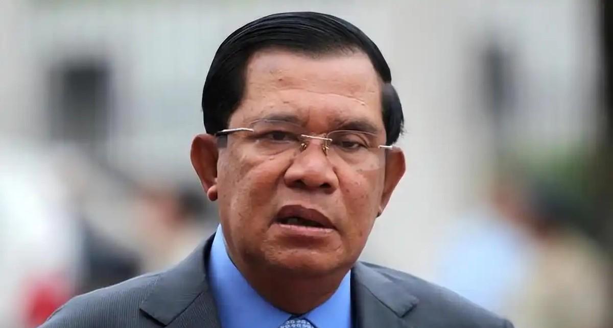 洪森想取代西哈莫尼当国王之心已久，只是害怕西哈莫尼国王和中国的友好关系，怕动西哈