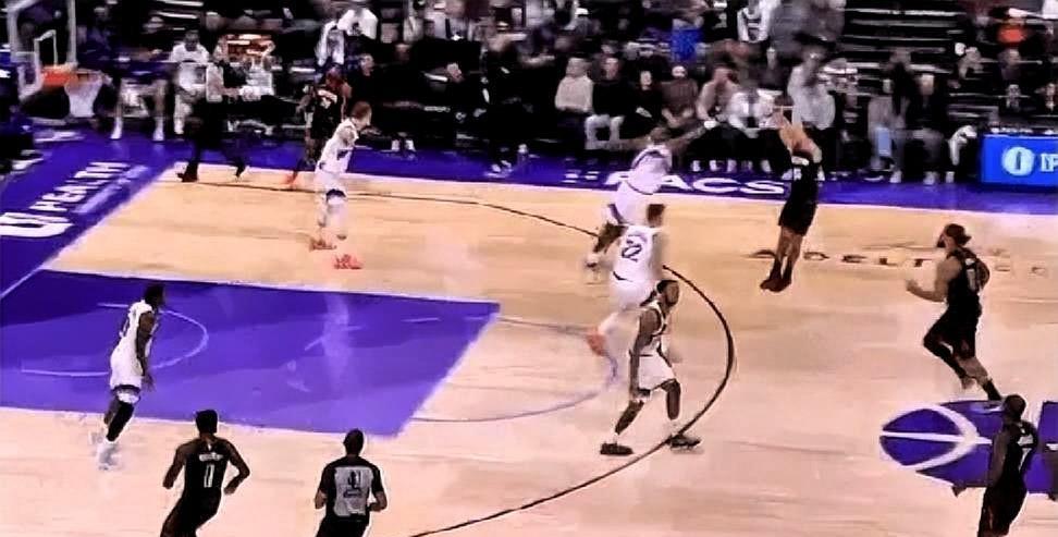 火箭神射手谢泼德简直准到没朋友！在今日爵士对阵火箭的首节比赛中，谢泼德追身三分命