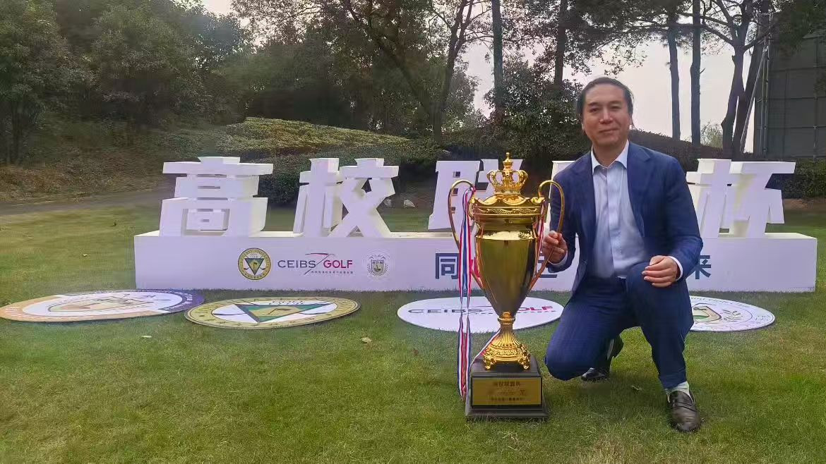 金秋挥杆，星光为裳——张春华与他的“精英战袍”