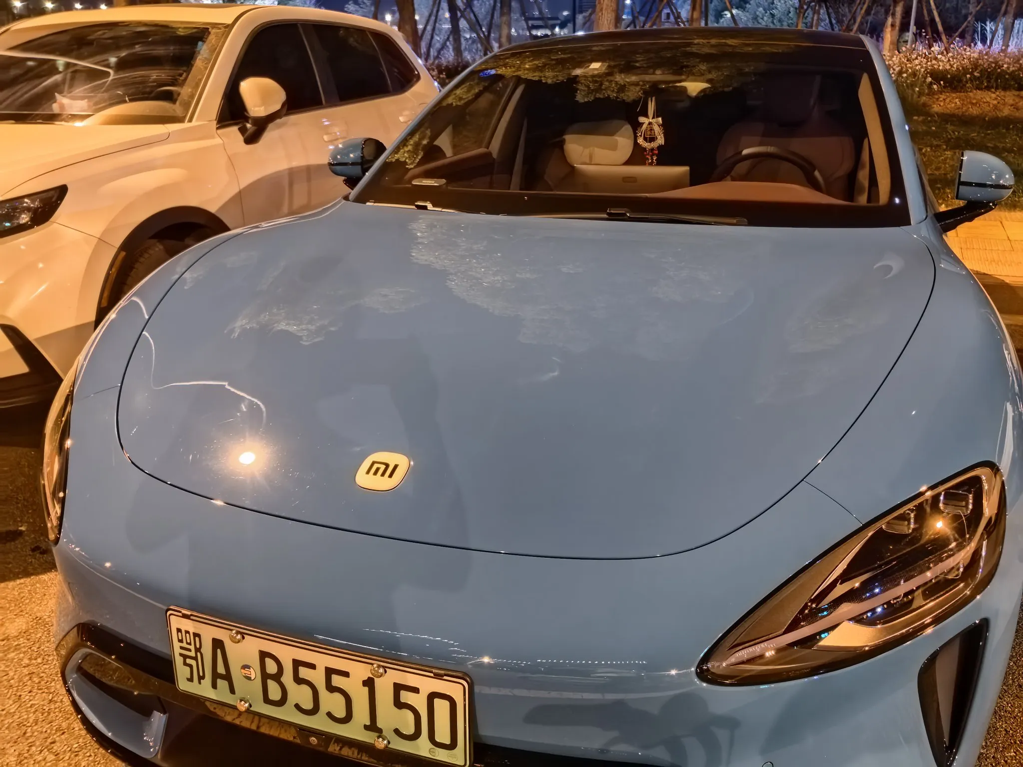 小米汽车，审美还是在线的。