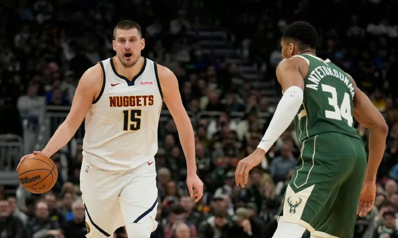 NBA记者Sam Amick表示：雄鹿想追求约基奇，与字母哥搭档。湖人也想追他们