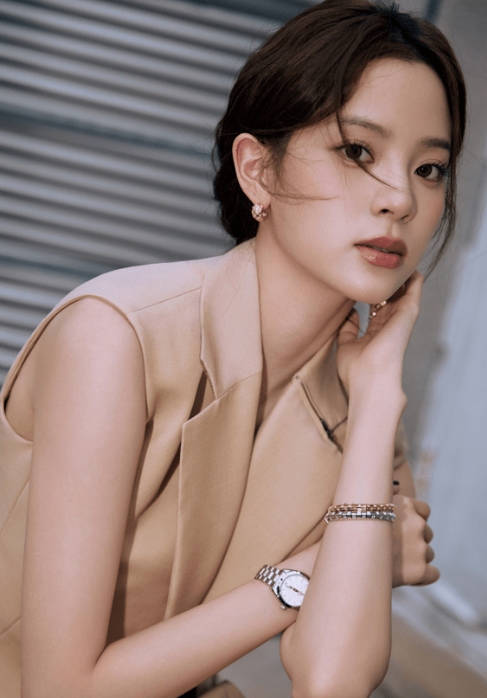 欧阳娜娜的每次亮相都像是一场时尚秀，魅力无限。