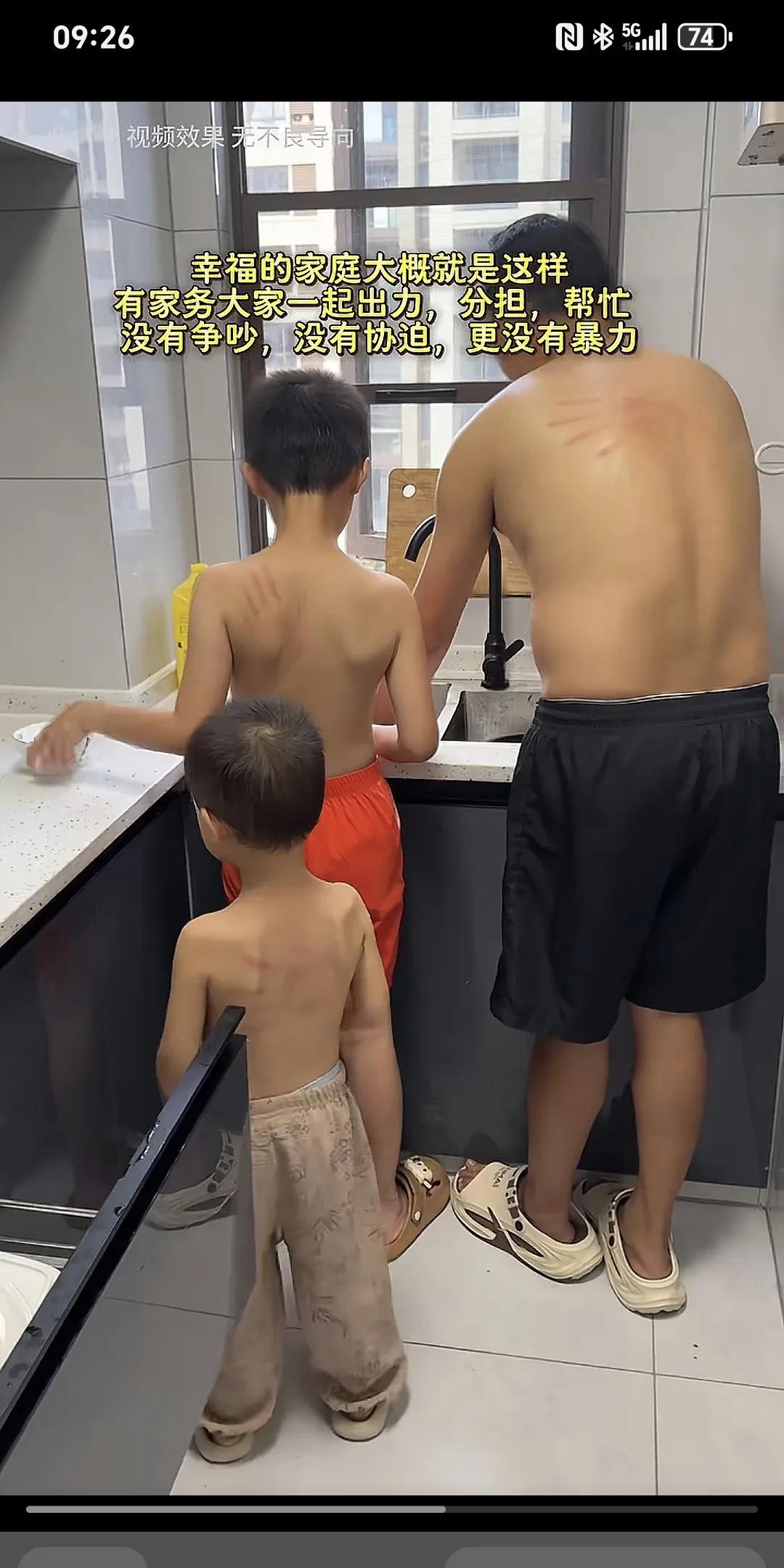 姐妹，仨同姓，没干过一个外姓的你，五指扇别拍出来。
这绝对是亲生的，不接受反驳，