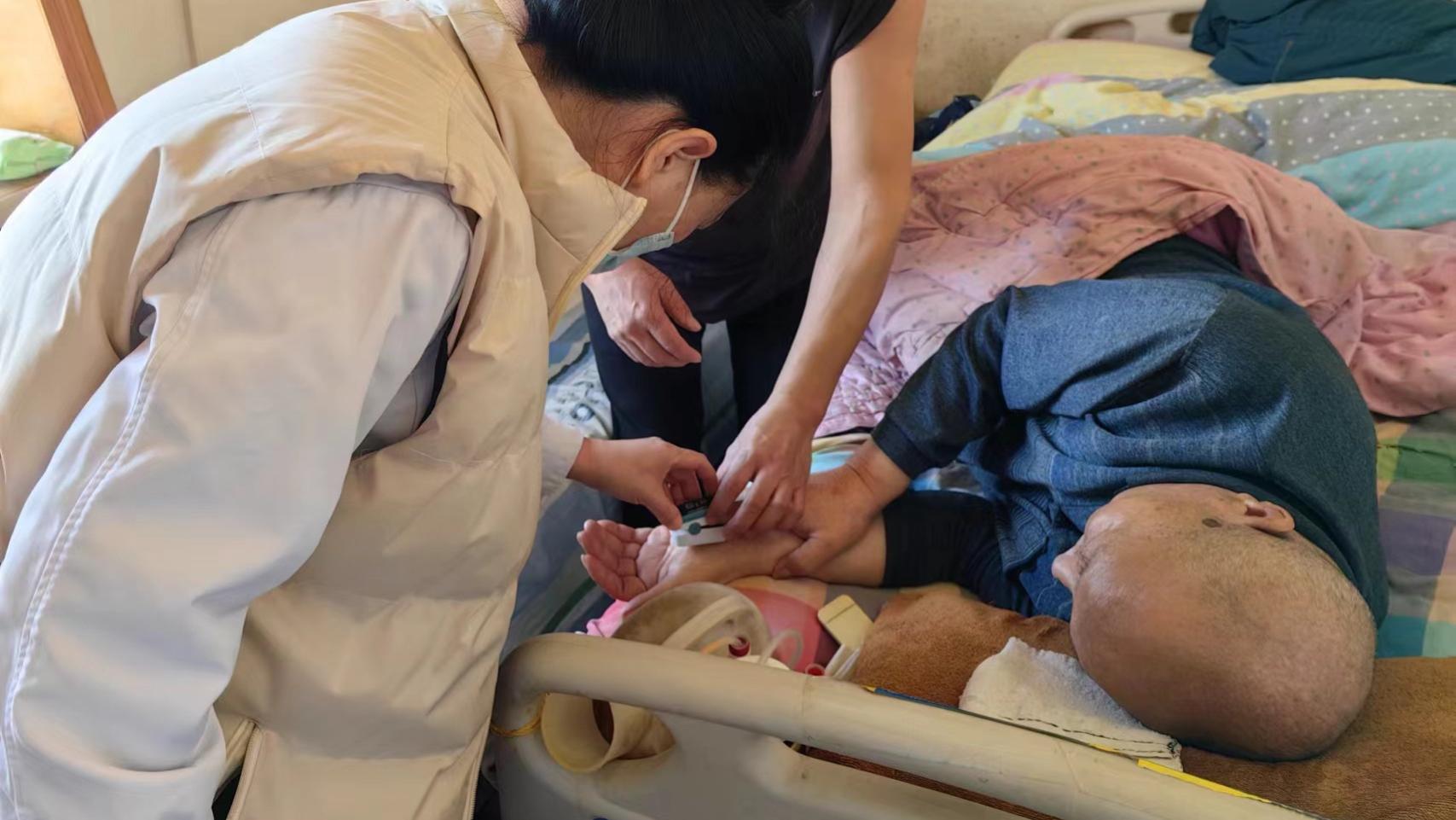 水泥厂社区卫生服务站主动式服务：高龄居民的“定心丸”