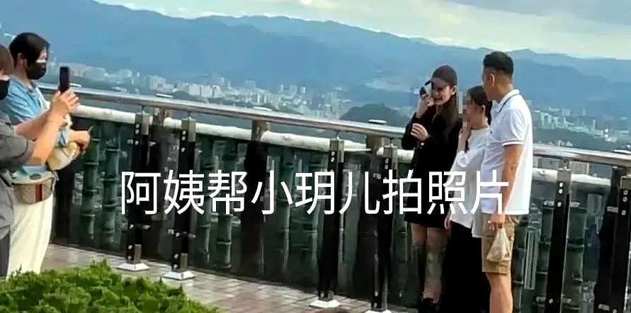 汪小菲带女儿出游又被偶遇了！
不过这次吃瓜群众都惊了——原来小玥儿日常被三个保姆
