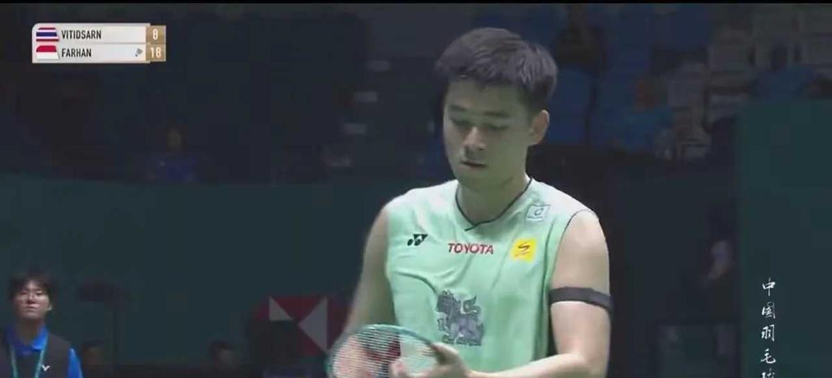 22岁，被骂假球
却悄悄把奥运银牌揣进口袋
新加坡公开赛，陆光祖退赛
他直接领奖