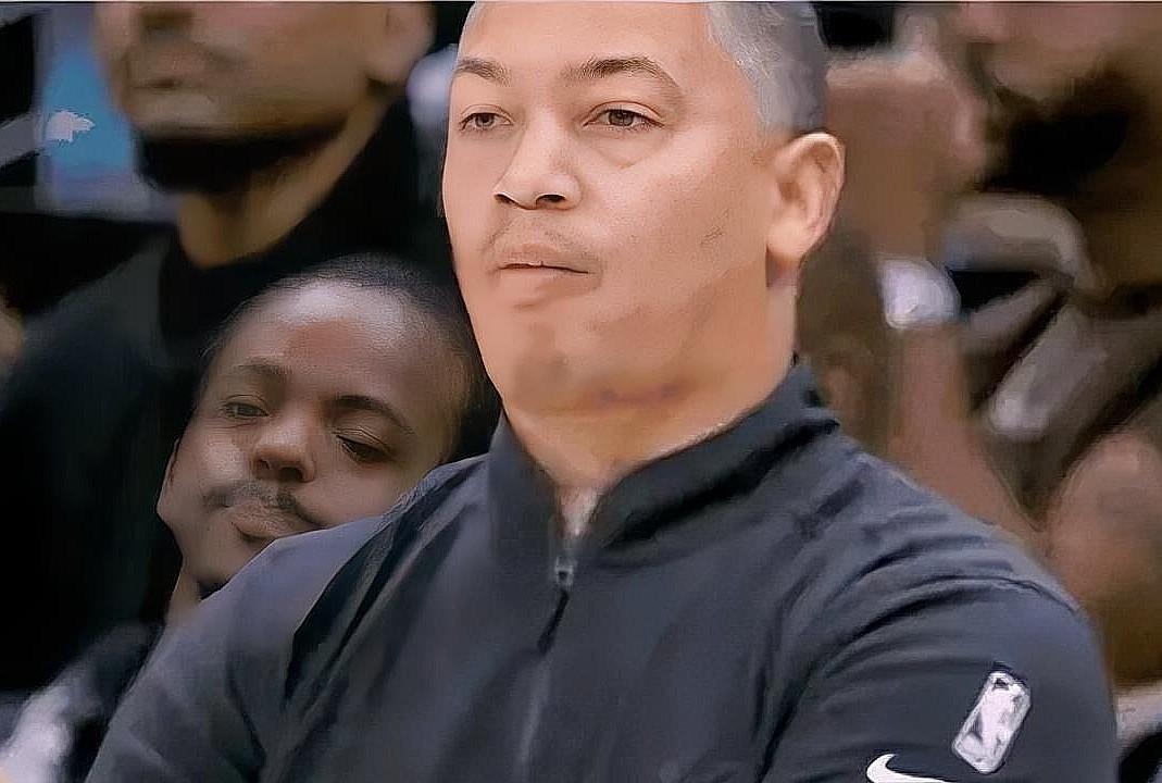 保罗尴尬了，他一走球队就赢球了！
今日快船在客场大比分领先老鹰，不出意外的话，他