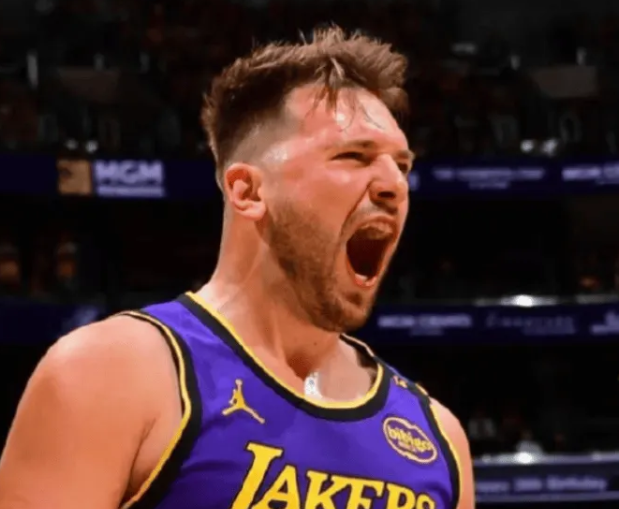 NBA常规赛湖人客场对阵黄蜂的比赛已经结束。全场战罢，湖人以121-111战胜黄