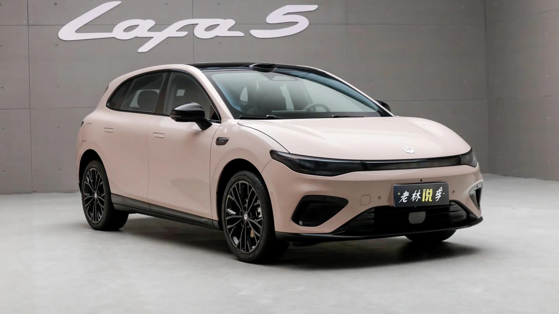 零跑Lafa5成了，限时9.28万起，3天卖了7397台，哪个版本值得买？