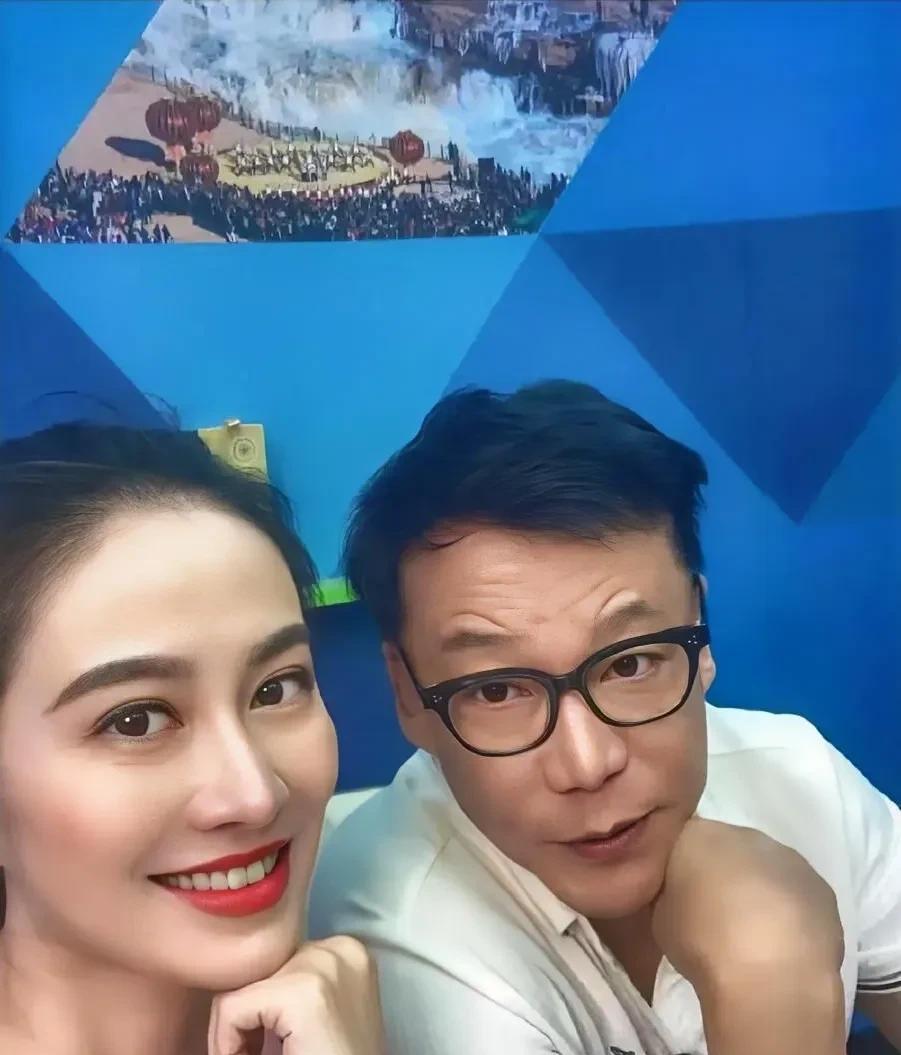 被叶璇和李国庆骗得好惨，他俩之前在直播间里互动超甜，叶璇又是逗笑又是帮忙卖书，大