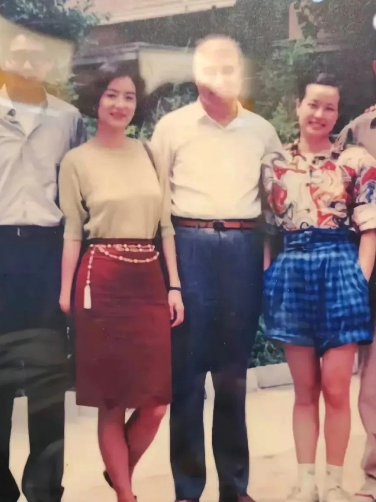 刘晓庆虽然也是大美女，但是和林青霞真的不是一个级别啊！优雅，大气，不可方物。