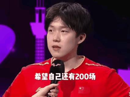 王楚钦可是北大学霸，
怎么可以明晃晃“抄作业”？
该说不说吧，
他俩也的确是一骑