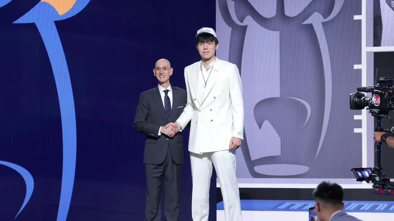 今日NBA选秀大会！刚刚，首轮前30顺位新秀出炉，其中备受关注的前三顺位最终花落