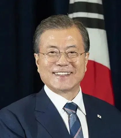 文在寅遭政治迫害真相











韩国政坛这是要疯啊！前总统文在寅一家