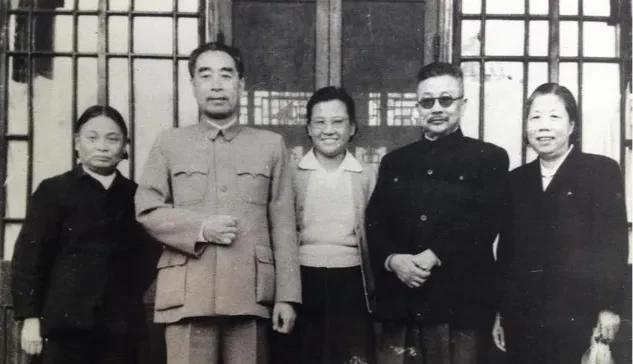 况且，戴笠之上，已无能人。而我方李克农之上，还有陈赓，还有伍豪。
尤其是伍豪，堪