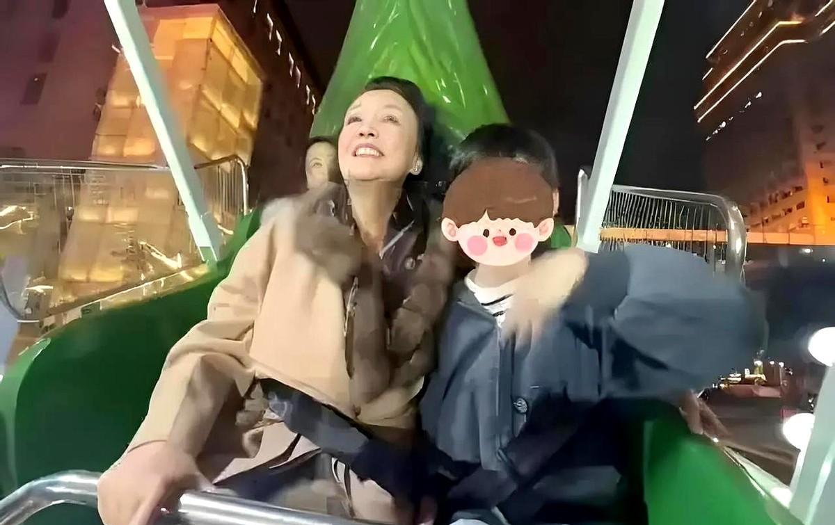 【家庭风波后孩子大变样！汪小菲接回儿女后细节曝光】
最近张兰在直播里聊起孙女小玥
