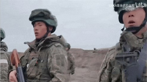 视频曝光！朝鲜承认出兵俄罗斯，战斗表现如何？踩中地雷都不怕？
