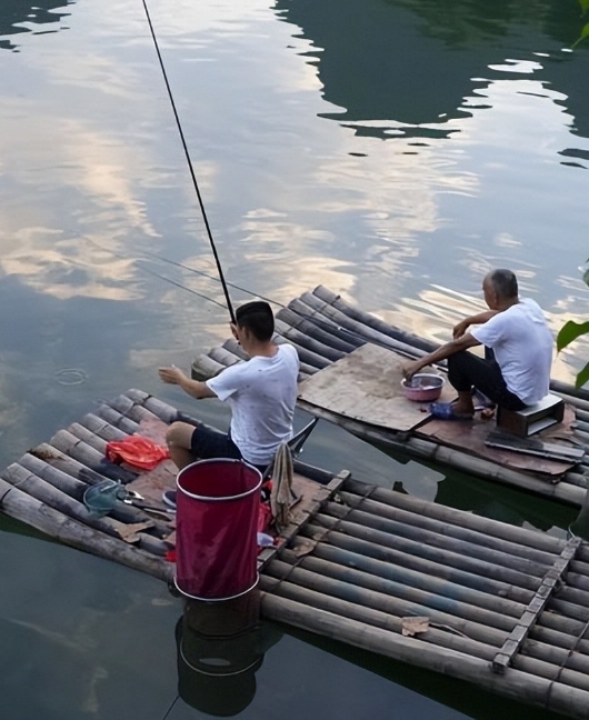 不知道你们发现没？
凡事喜欢钓鱼的男人，
他们都有一个共性：
就是非常有耐心，