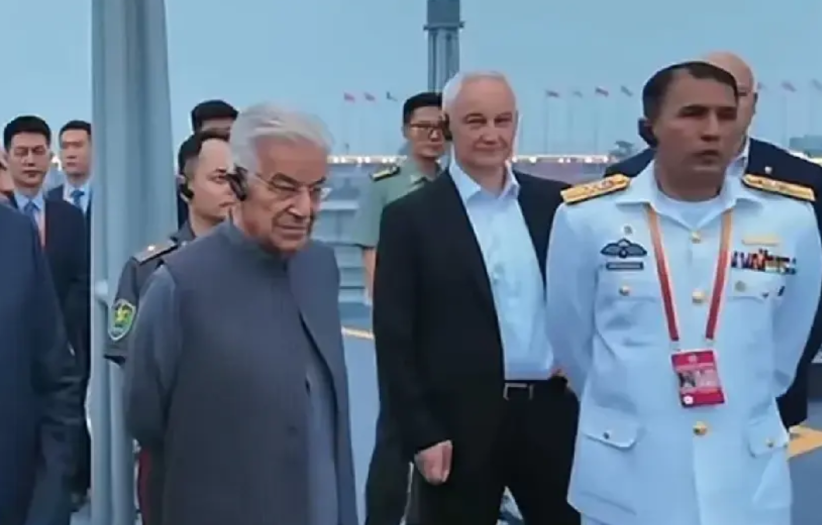 中国最牛的宣传！6月25日，中国青岛。多国防长被邀请上052D驱逐舰，让大佬们亲