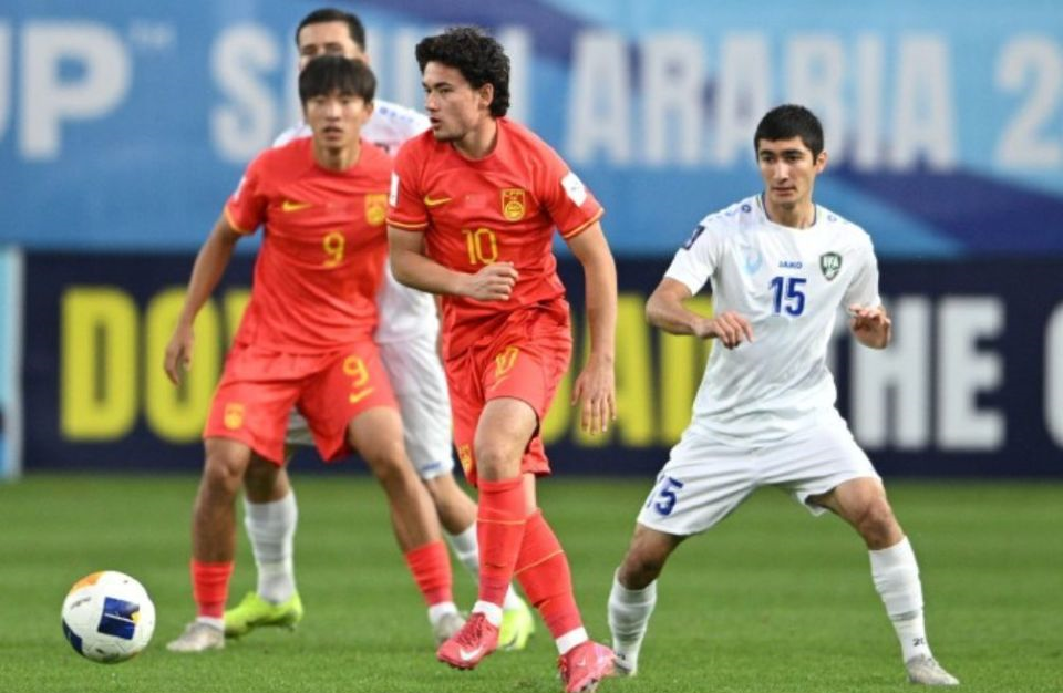 中国U17亚洲杯再遭打击！小组赛次轮1-2不敌乌兹别克斯坦，遭遇两连败提前出局。