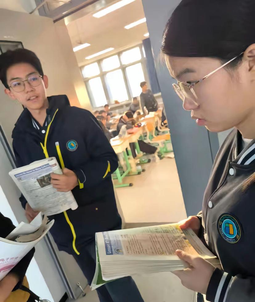 所以男生喜欢一个女生是会一直盯着她看吗？