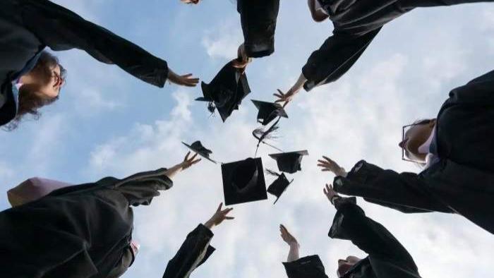 家长们注意：不建议走全日制专升本，现行的考试规则只会限制孩子的发展，谁在定义你孩子发展道路上的规则？