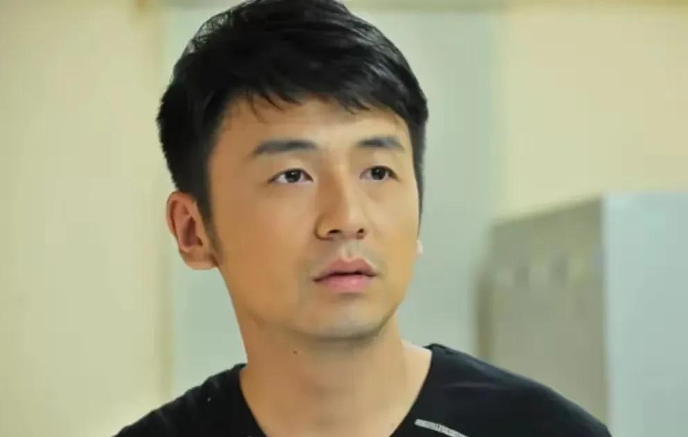 事实证明，  
就算给两个亿，电视剧也不能胡乱接，  
说到娱乐圈，几乎每一段合