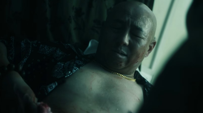 《扫毒风暴》直到大丘被抓，才明白他为何会对金双喜开枪。
明明大哥金永祥让他去接应