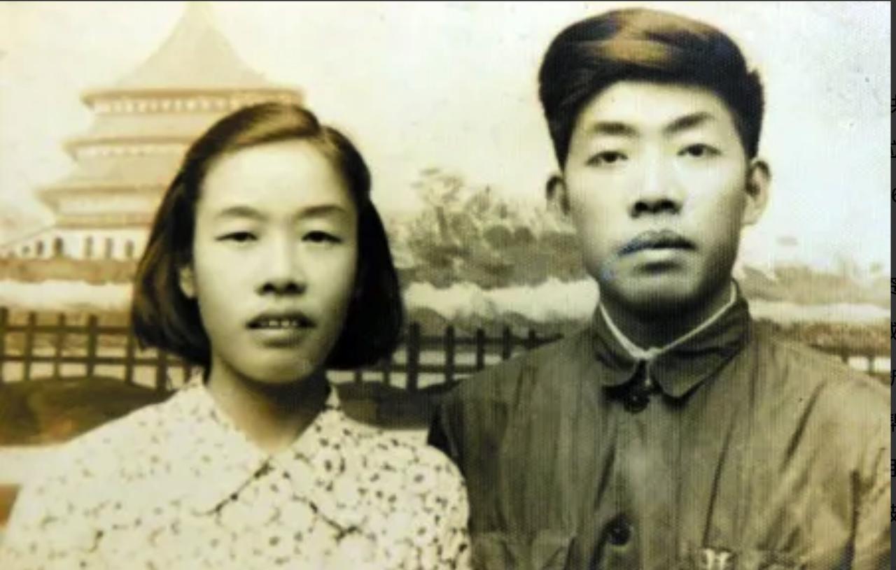 1949年，渣滓洞大屠杀中，盛国玉倒地装死，枪响后，几名特务进来补枪，还用枪托捅