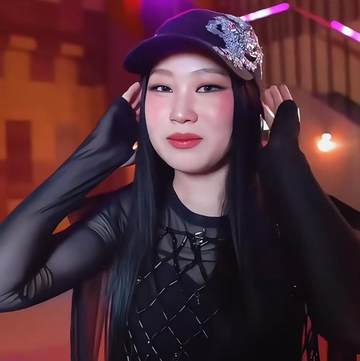 小沈阳女儿终于有个高清版本视频采访了
之前看这姑娘舞台，不知什么原因，总有种“雾