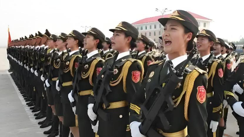 假如阅兵途中，女兵突然想上厕所该咋办？中国的方法很周全