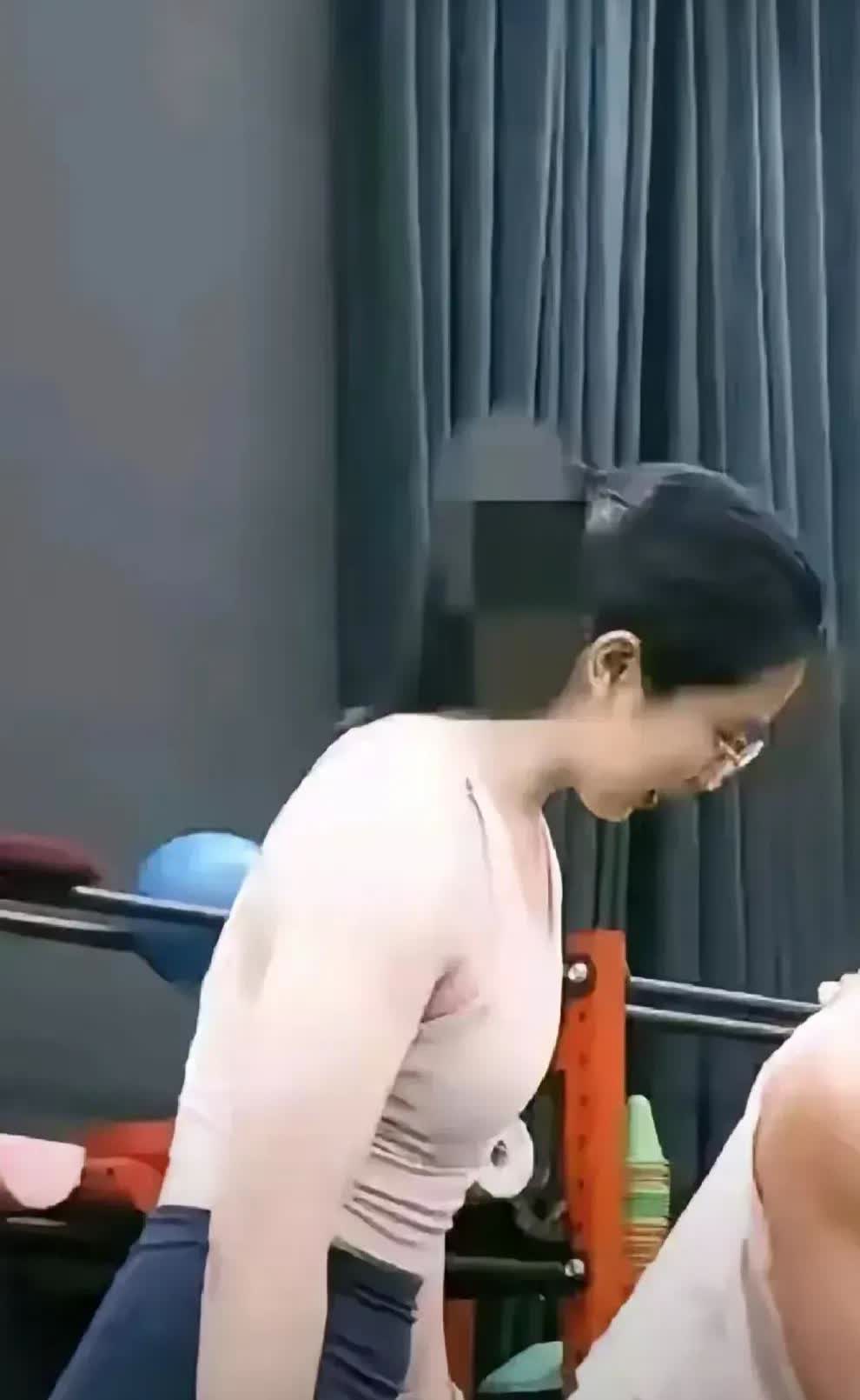 那些让女人管钱的男人们，是时候醒醒了。
那些成天混在女人堆里的男人，在女人们眼