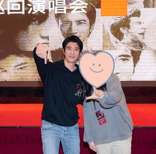 （考古回憶）王力宏：你們不合嗎
每次要合照的時候，即使只有我跟小夥伴兩個人，我