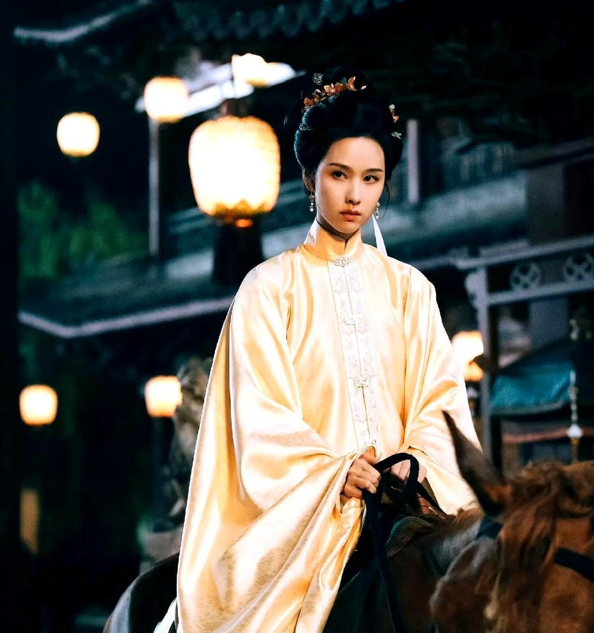 《雁回时》播的好，陈都灵资源也上来了，重生复仇权谋大剧《楚后》开始锁定陈都灵。