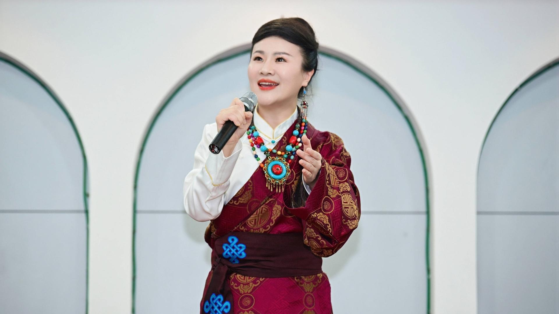 王雅宁敬老院献唱经典红歌暖人心，王雅宁北京公益演唱会即将启幕