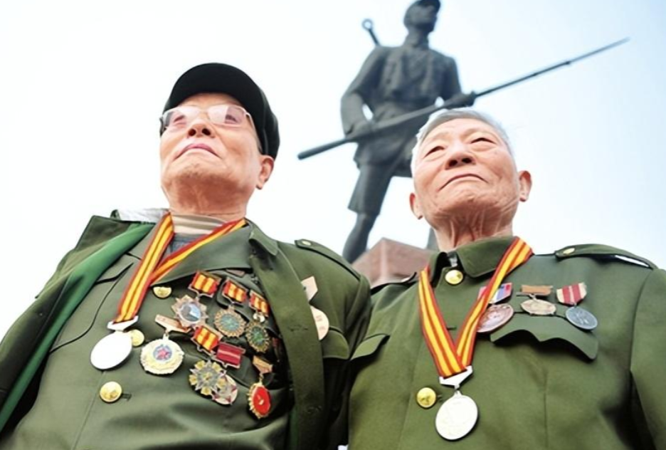 “小子，战场上武器不够，咱就靠这一身本事和敌人拼命！”这是一位老人的亲身经历，他