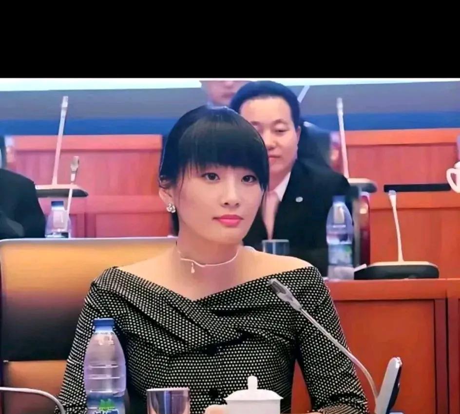 本以为四点之后能有消息传出。
结果等到五点还没有动静。
由于香港最高法院没有对公