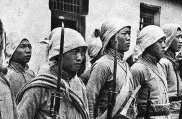 1944年，著名的“汉奸”郭绍绪在家里请日军高层喝酒，突然大喊：“上炖鸡！”话音