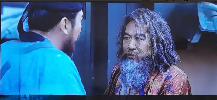 看了《长安的荔枝》，有人吐槽，说剧中有许多外国人，而且演员表上就是外籍演员。  