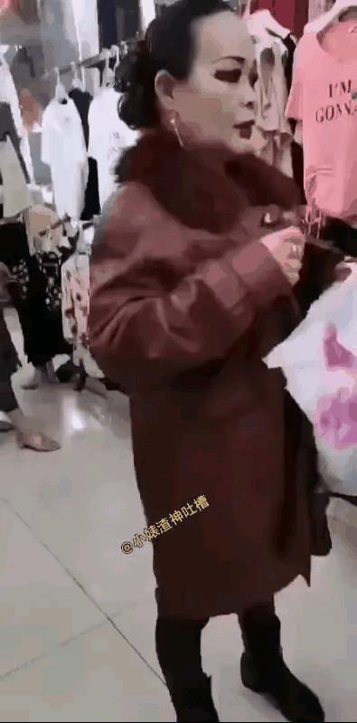 天杀的
谁教她化妆的[泪奔]