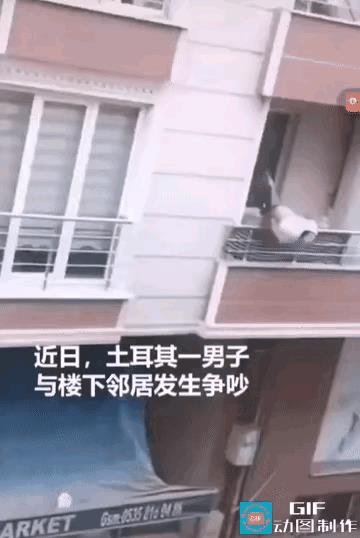 脾气暴躁，惹祸上身
看起来，无论哪个国家的人，只要脾气暴躁，就会惹祸上身。因为暴