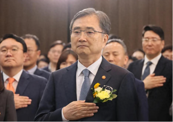 韩国外长失言引发外交风波，青瓦台连夜灭火平息中方不满
8月5日，韩国总统办公室紧