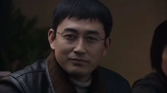    《案发现场》算是有点年代的电视剧了。剧中两组刑警双线推进案情。通过科学的检