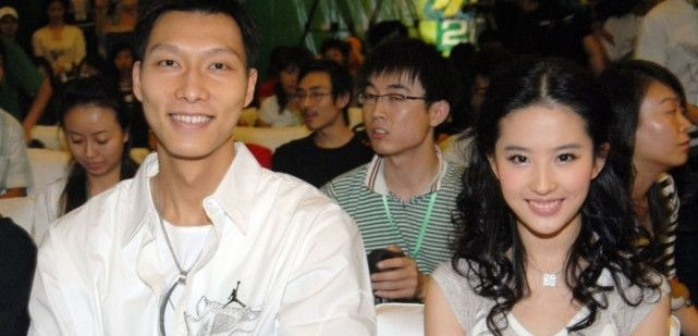 刘亦菲和易建联的爱情故事











天呐！你敢信？当年易建联竟然追求