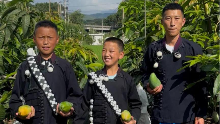 照顾3个外甥近10年，舅舅回应：20岁开始照顾，那时刚中专毕业