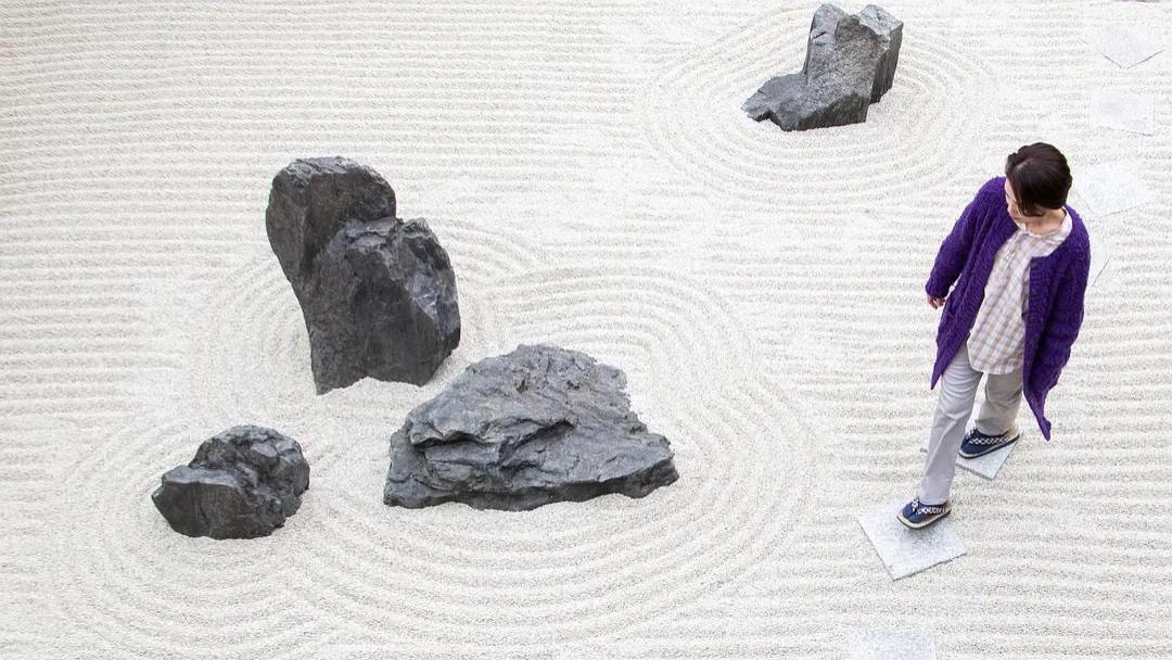电影《波纹》：中年女性的危机与自我重建之路