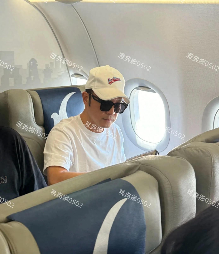 澳门回家的飞机上遇到沙溢和白鹿了，沙溢瘦下来之后本人真挺帅的