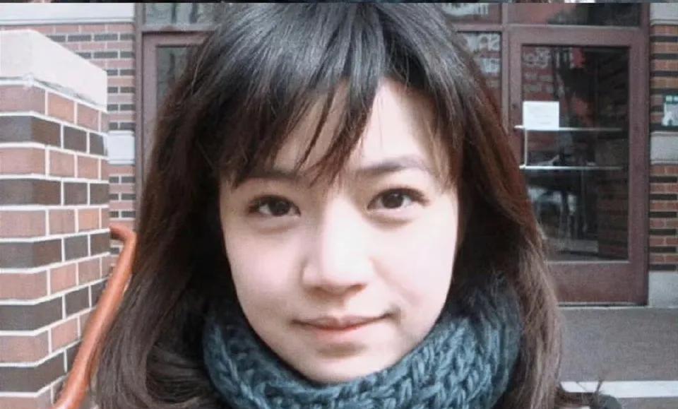 少女时代的赵丽颖&陈妍希，
陈妍希比较有高级感，
赵丽颖看着土土的。
但是现在赵